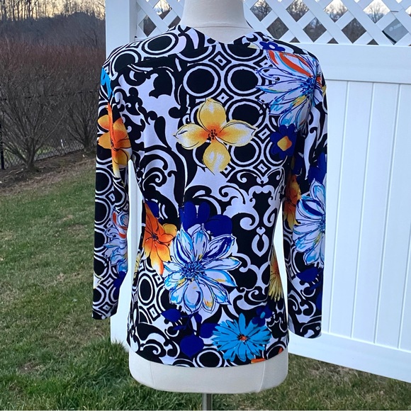 Chico’s 3/4 Sleeve Floral V Neck Top - Picture 10 of 16